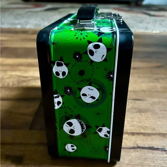 NECA • Tim Burton’s • Black/Green • The Nightmare Before Christmas • Lunch Box - Picture 7 of 12